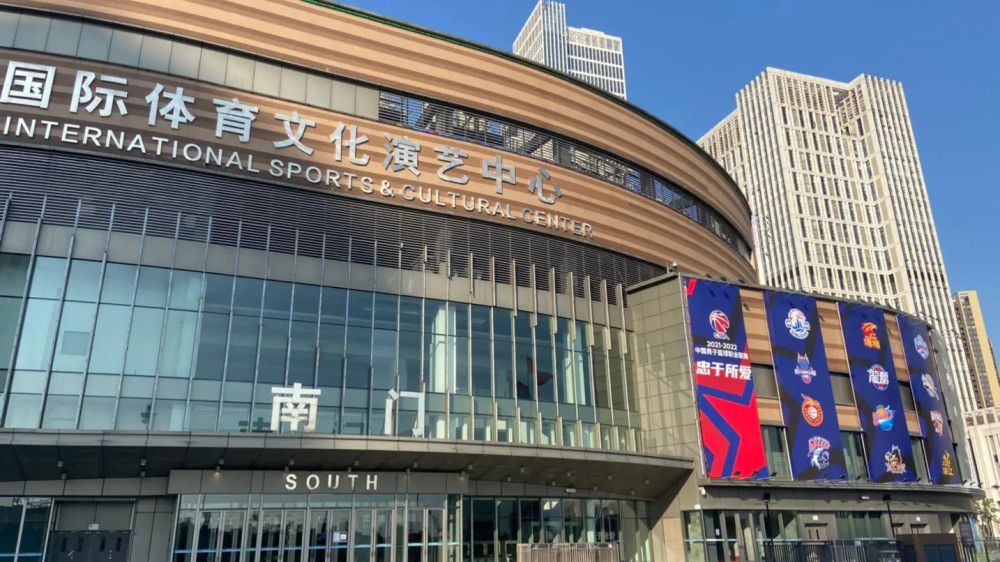 第22分钟，姆希塔良禁区内爆射被封堵，不过这球裁判示意桑切斯手球在先。